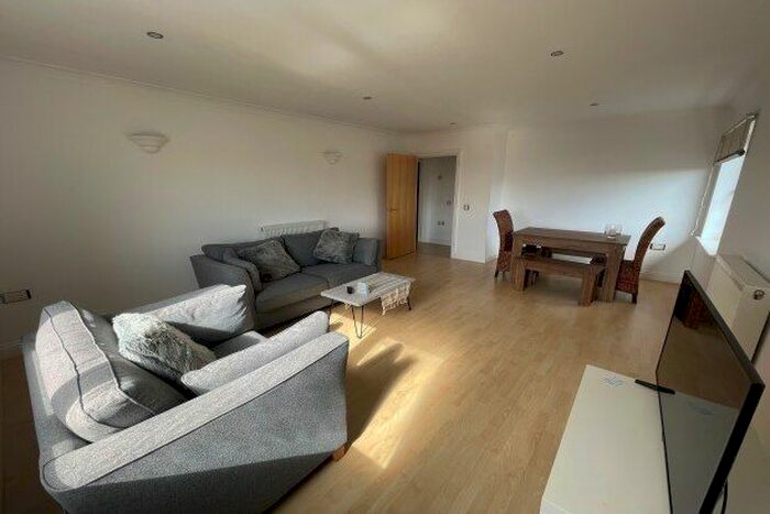 2 Bedroom Flat To Rent In - Winchester Road, Southampton, SO16