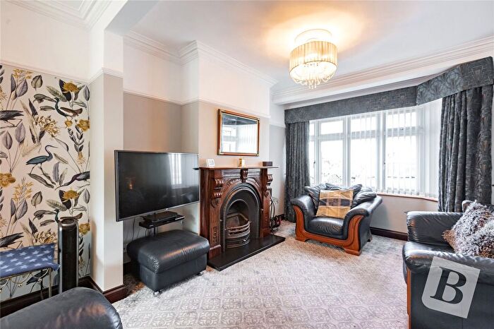 3 Bedroom Semi-Detached House For Sale In Lynfords Drive, Runwell, Wickford, Essex, SS11