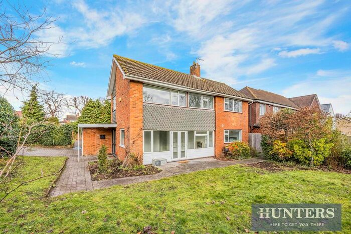 4 Bedroom Detached House To Rent In Dene Close, Worcester Park, KT4