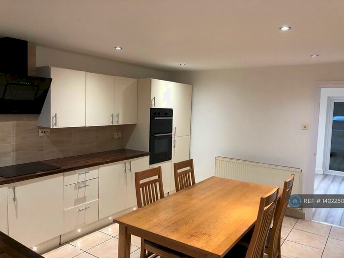 3 Bedroom Terraced House To Rent In Hallam Moor, Swindon, SN3