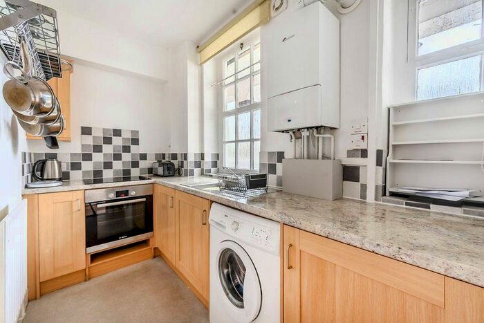 2 Bedroom Flat To Rent In Page Street, Westminster, London, SW1P