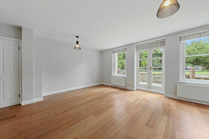 3 Bedroom Flat To Rent In Mattock Lane, Flat A Rose Court, Ealing, London, W5