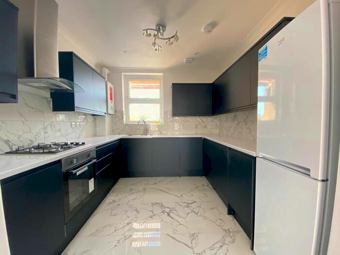 2 Bedroom Flat To Rent In Rye Lane, Peckham, SE15