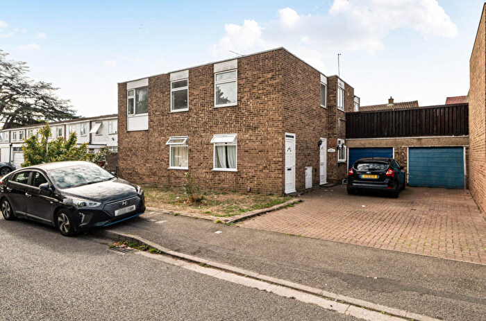 3 Bedroom Maisonette For Sale In High Street, Langley, Slough, SL3