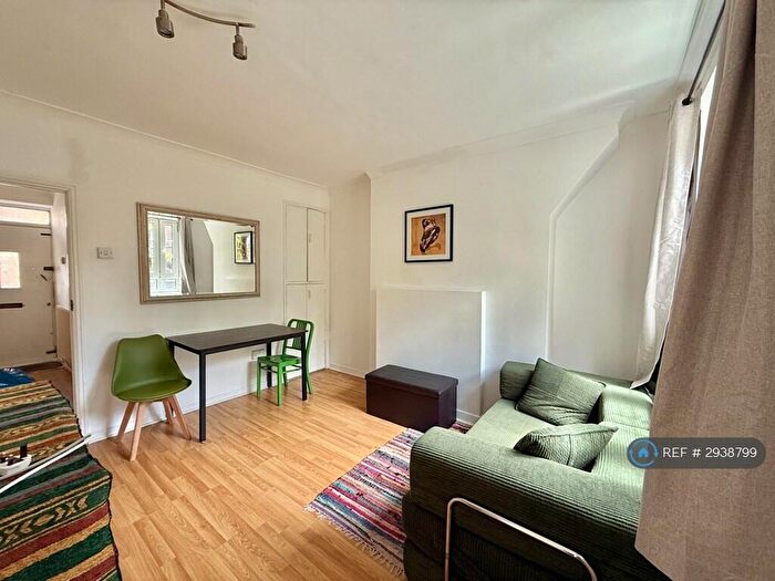 1 Bedroom Flat To Rent In Batson House, London, E1