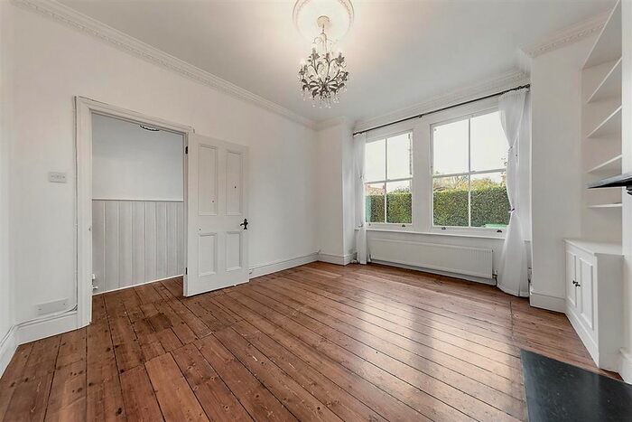 2 Bedroom Flat To Rent In Cobbold Road, London W12