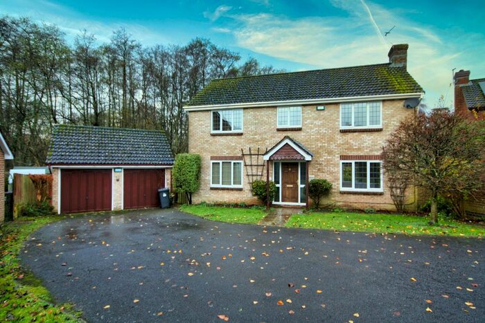 4 Bedroom Detached House To Rent In Calvert Close, Uckfield, TN22