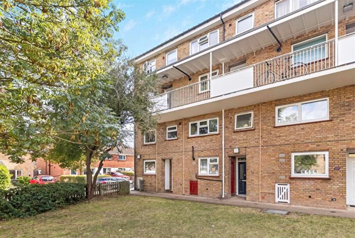 2 Bedroom Maisonette For Sale In Cockerell Road, Cambridge, CB4