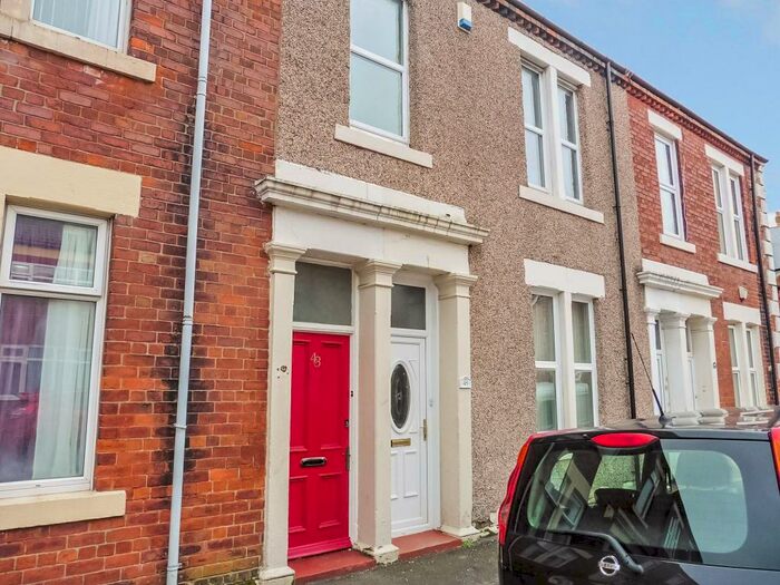 3 Bedroom Flat To Rent In Hopper Street West, North Shields, Tyne And Wear, NE29
