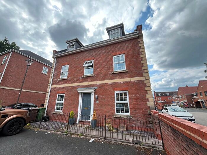 4 Bedroom House To Rent In Trundalls Lane, Dickens Heath, Shirley, B90