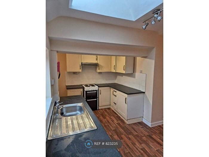 2 Bedroom Flat To Rent In Staplegrove Road, Taunton, TA1