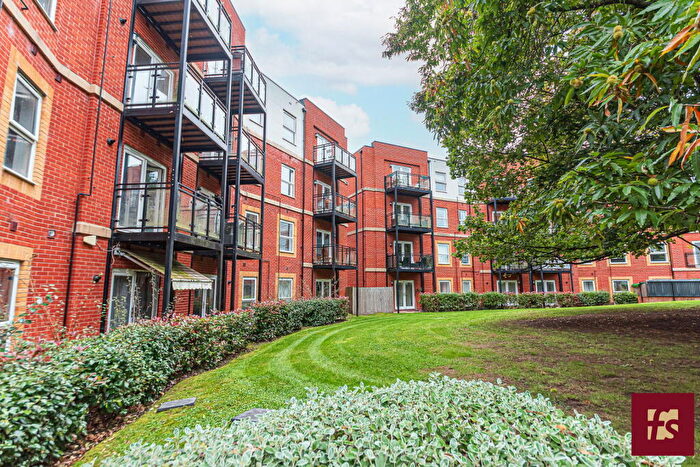 2 Bedroom Apartment For Sale In Edrich Grange, Crowthorne, RG45