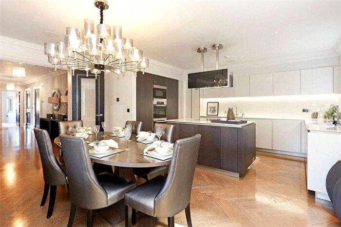 2 Bedroom Flat For Sale In Oxshott Lodge, Leatherhead Road, Leatherhead, Surrey, KT22