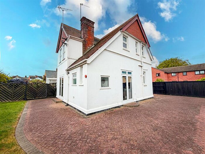3 Bedroom Detached House For Sale In Olivers Close, Clacton-On-Sea, Essex, CO15