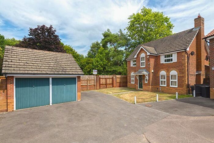 4 Bedroom Detached House For Sale In Chestnut Close, Kings Hill, ME19