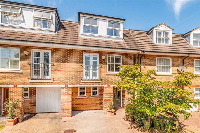 4 Bedroom Property For Sale In North Place, Teddington, TW11