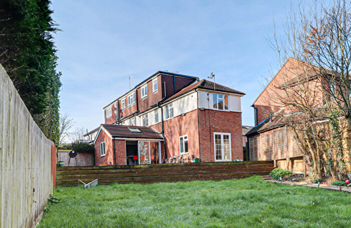 4 Bedroom End Of Terrace House For Sale In Glemsford Drive, Harpenden, Hertfordshire, AL5