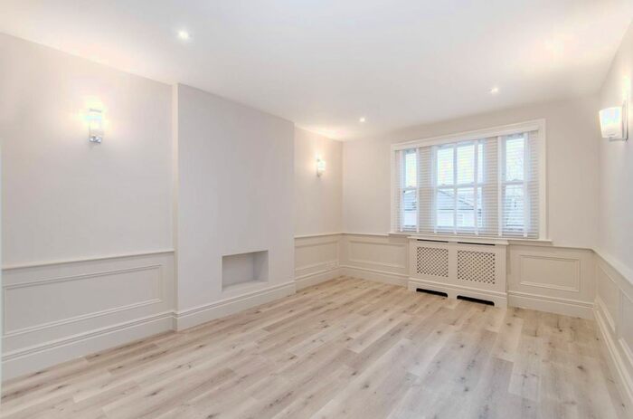 2 Bedroom Flat To Rent In Randolph Avenue, Maida Vale, London, W9