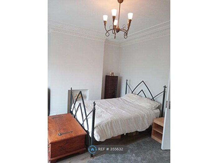 4 Bedroom Flat To Rent In London, London, SW6