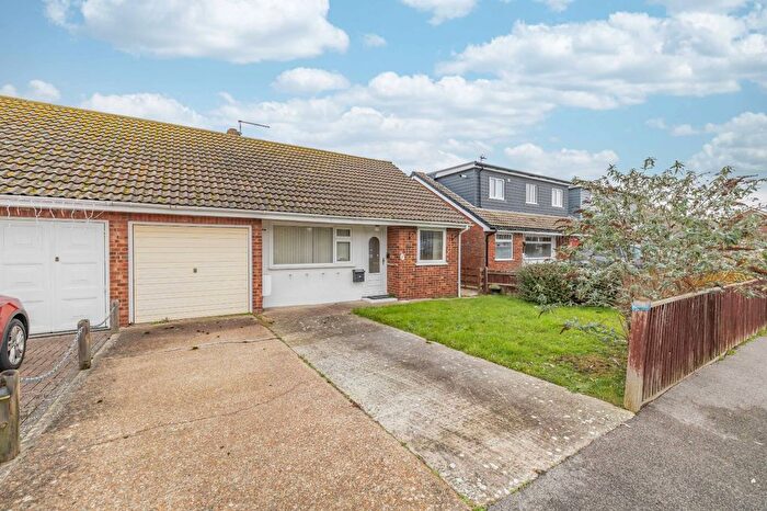3 Bedroom Bungalow For Sale In Sycamore Close, Lydd, Romney Marsh, Kent, TN29