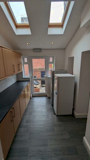 6 Bedroom Terraced House To Rent In Springbank Road, Sandyford, NE2