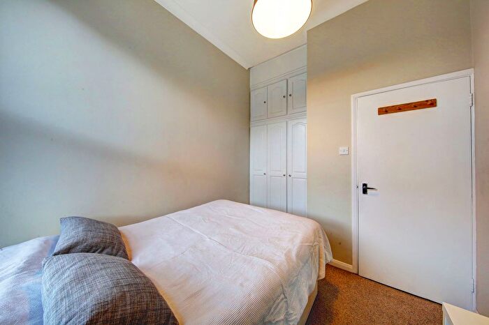 1 Bedroom Flat To Rent In Sinclair Road, London, W14