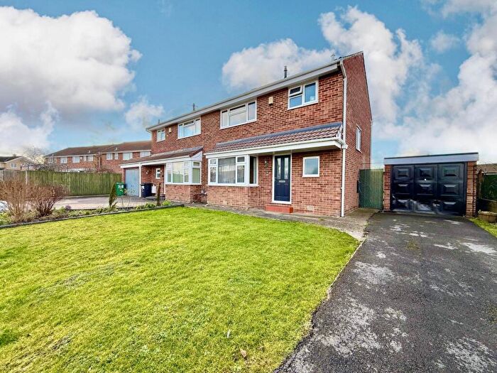 3 Bedroom Semi Detached House For Sale In Chalford Avenue, Nythe, Swindon, SN3