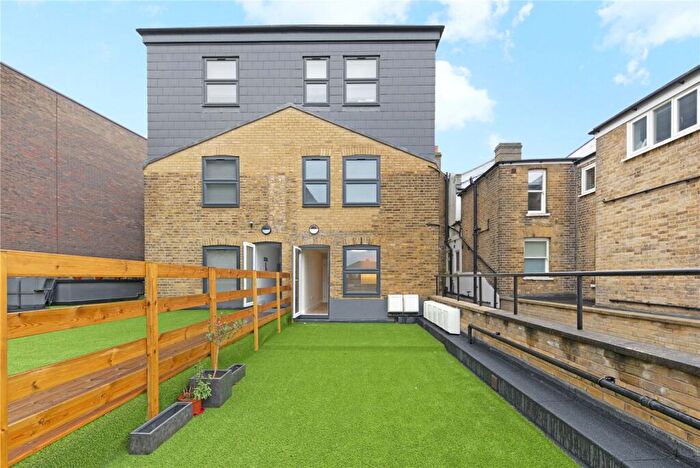 1 Bedroom Apartment To Rent In High Street, Walton-on-Thames, Surrey, KT12