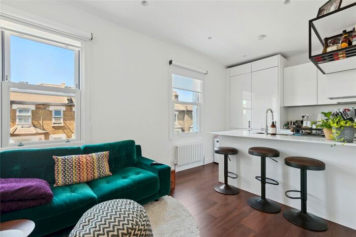 1 Bedroom Flat To Rent In Macfarlane Road, Shepherds Bush, London, W12