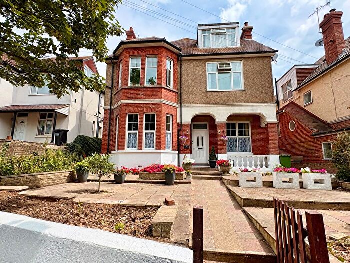3 Bedroom Flat For Sale In Upper Sea Road, Bexhill-On-Sea, TN40