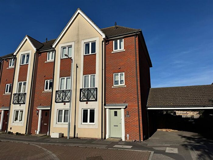 4 Bedroom End Terrace House For Sale In Jovian Way, Ipswich, IP1
