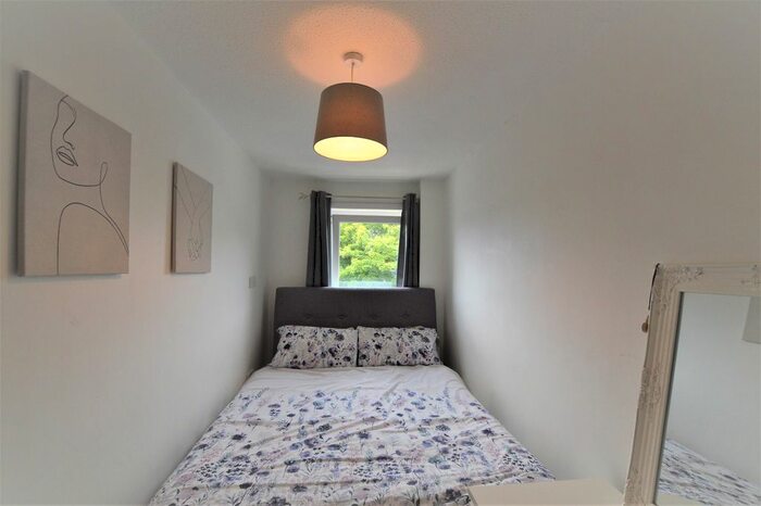 3 Bedroom End Of Terrace House For Sale In Busbiehead, Girdle Toll, Irvine, KA11