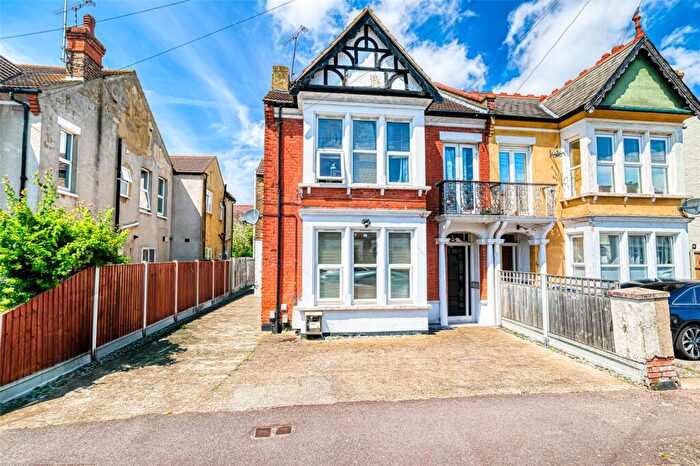 2 Bedroom Apartment For Sale In Elderton Road, Westcliff-on-Sea, Essex, SS0