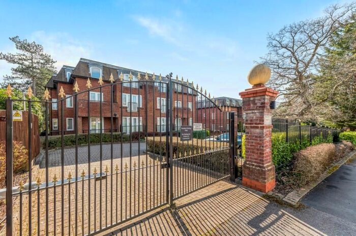 3 Bedroom Flat To Rent In Eastbury Avenue, Northwood, HA6