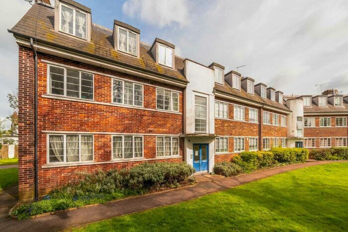 2 Bedroom Flat To Rent In Green Avenue, Mill Hill, NW7