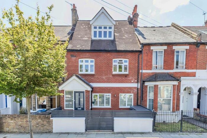3 Bedroom Property To Rent In Graham Road, London, SW19