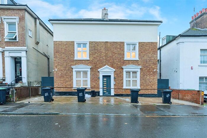 2 Bedroom Flat To Rent In Limes Grove, London, SE13