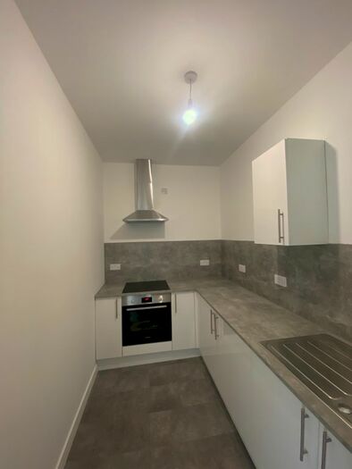 3 Bedroom Flat To Rent In Coatsworth Road, Gateshead, NE8