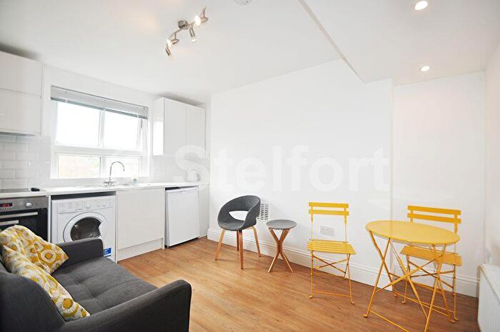 Flat To Rent In Hornsey Road, London, N19