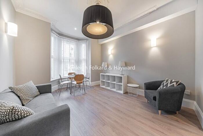 2 Bedroom Apartment To Rent In Flaxman Road London, SE5