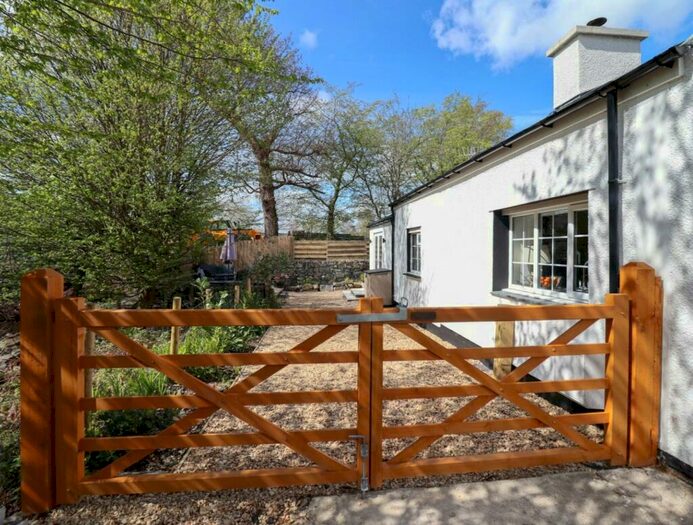 2 Bedroom End Of Terrace House For Sale In Llanberis, Caernarfon, Gwynedd, LL55