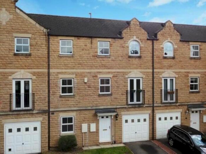 4 Bedroom Property To Rent In Narrowboat Wharf, Rodley, Leeds, LS13