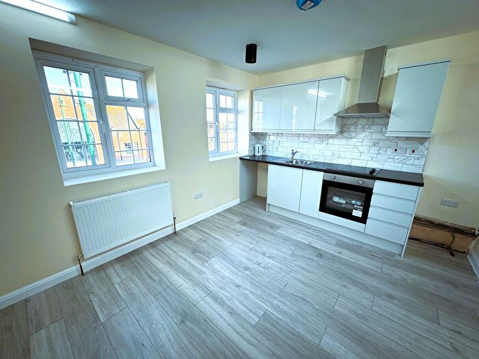 1 Bedroom Flat To Rent In Station Road, Upminster, RM14