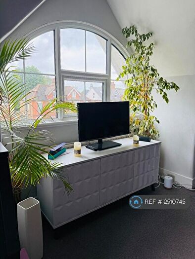 1 Bedroom Flat To Rent In Evell Road, London, KT6