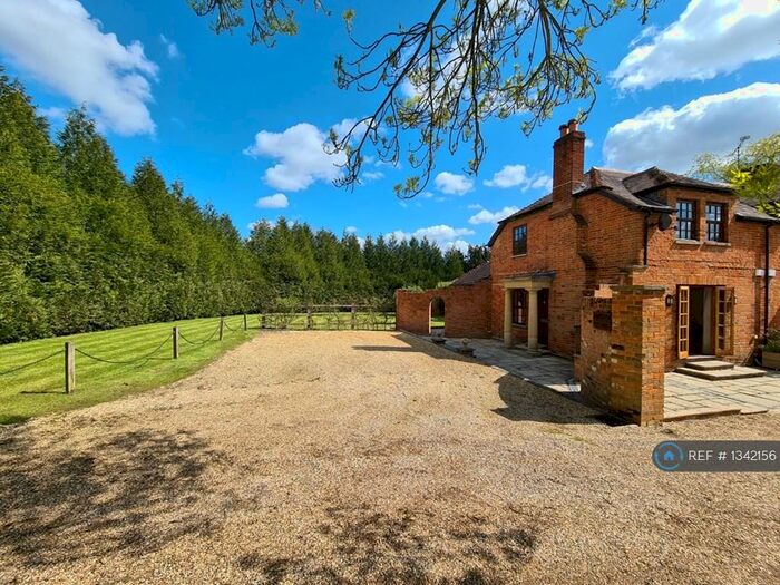 2 Bedroom Semi-Detached House To Rent In South Farm Lane, Lightwater, GU18