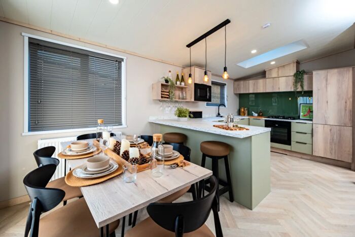 2 Bedroom Lodge For Sale In Winchester, Hampshire, SO21