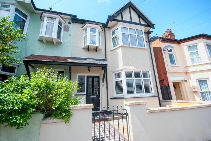 4 Bedroom Semi-Detached House To Rent In Victoria Drive, Leigh-on-Sea, SS9