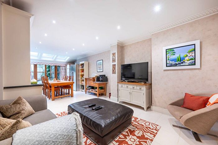 3 Bedroom Maisonette For Sale In Holland Park, Holland Park, London, W11