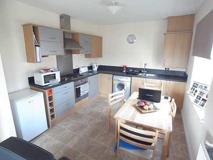 2 Bedroom Flat To Rent In Temple Court, Wakefield, West Yorkshire, WF1