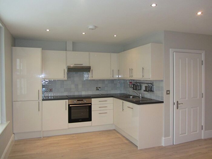 1 Bedroom Flat To Rent In High Street, Weybridge, KT13